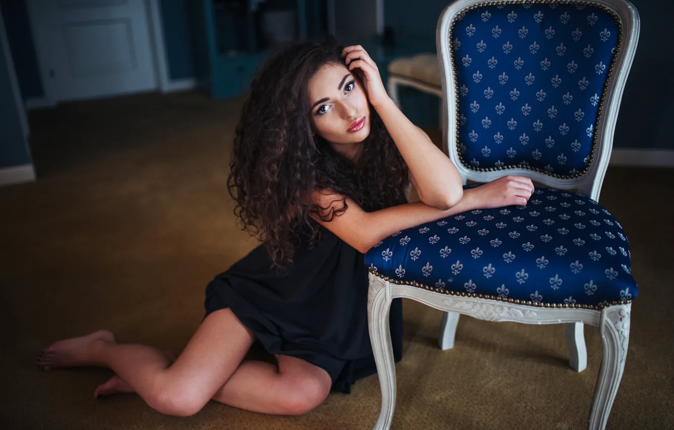 Photo wallpaper look, brunette, chair, curls