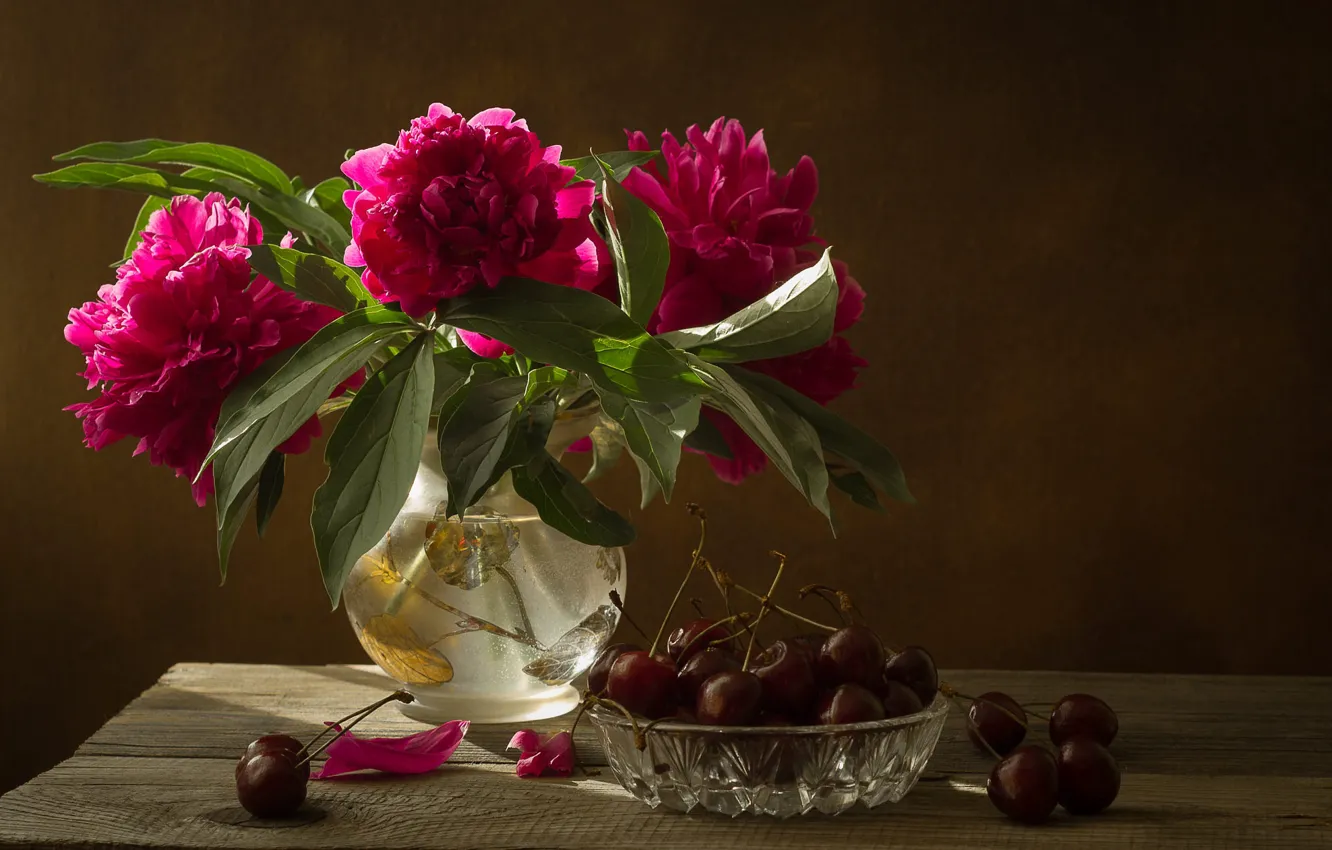 Photo wallpaper leaves, light, flowers, cherry, berries, table, Board, bouquet