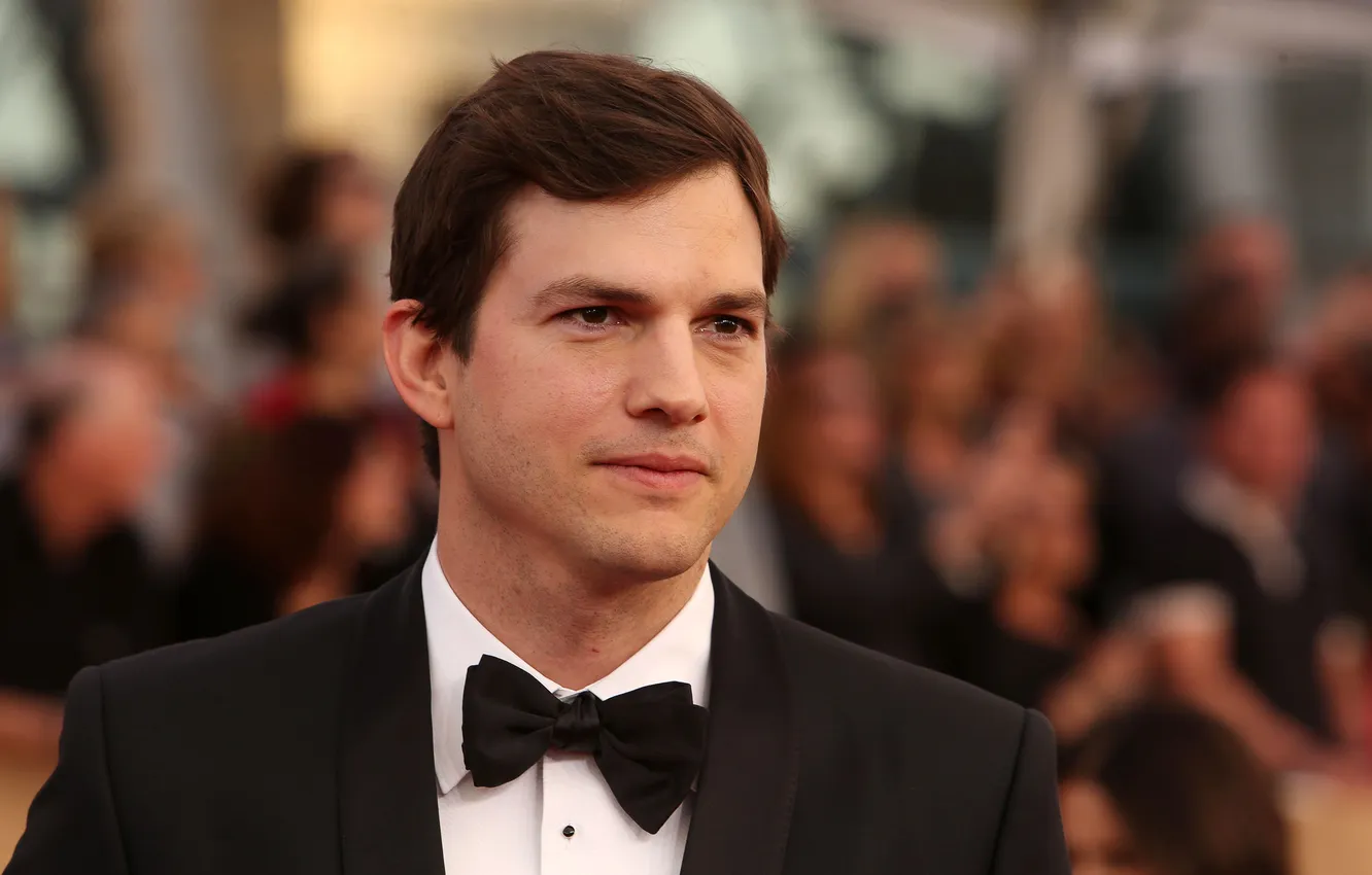 Photo wallpaper portrait, costume, actor, Ashton Kutcher, Ashton Kutcher