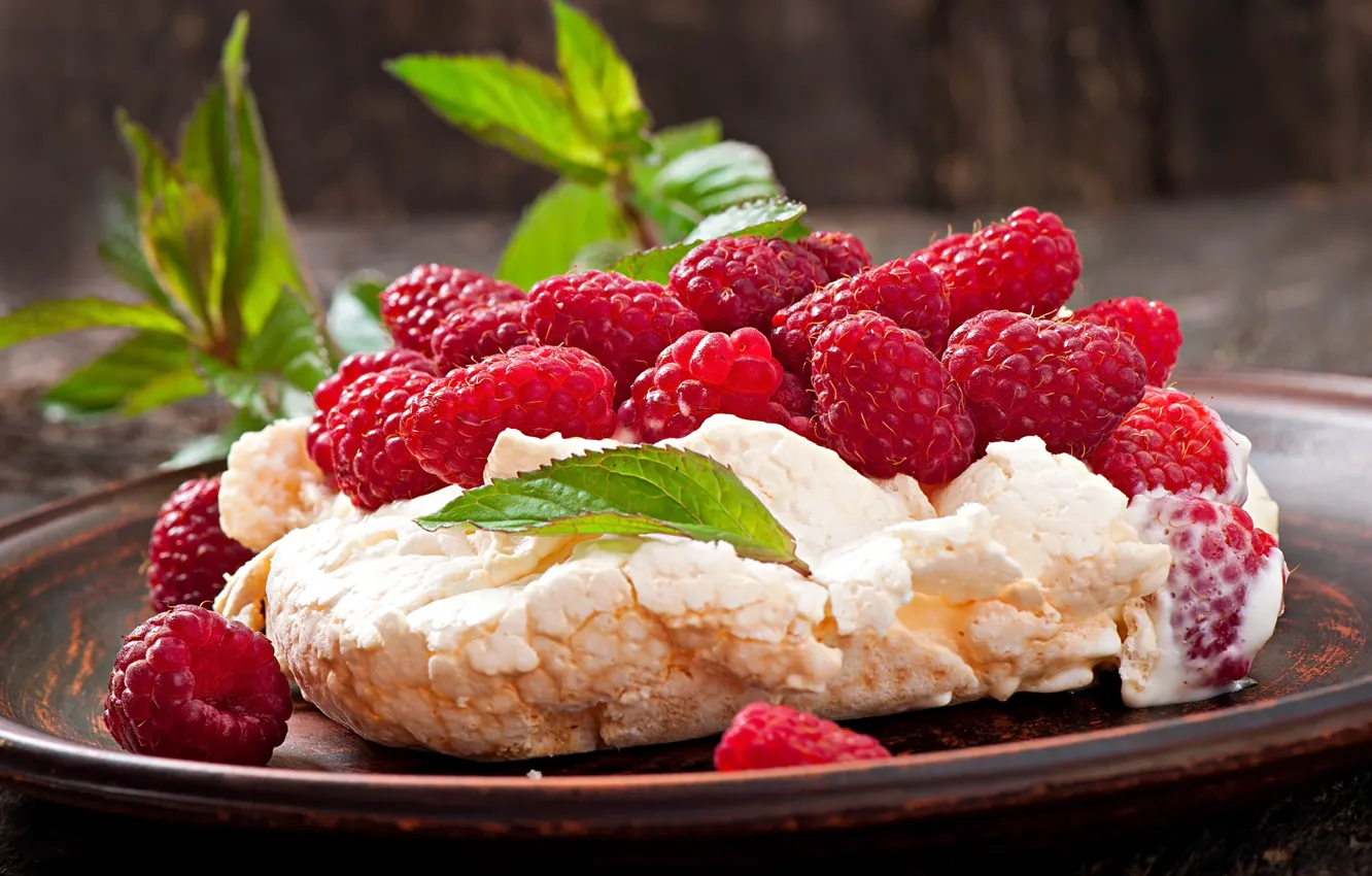 Photo wallpaper berries, raspberry, plate, cream, dessert, meringue, Pavlova