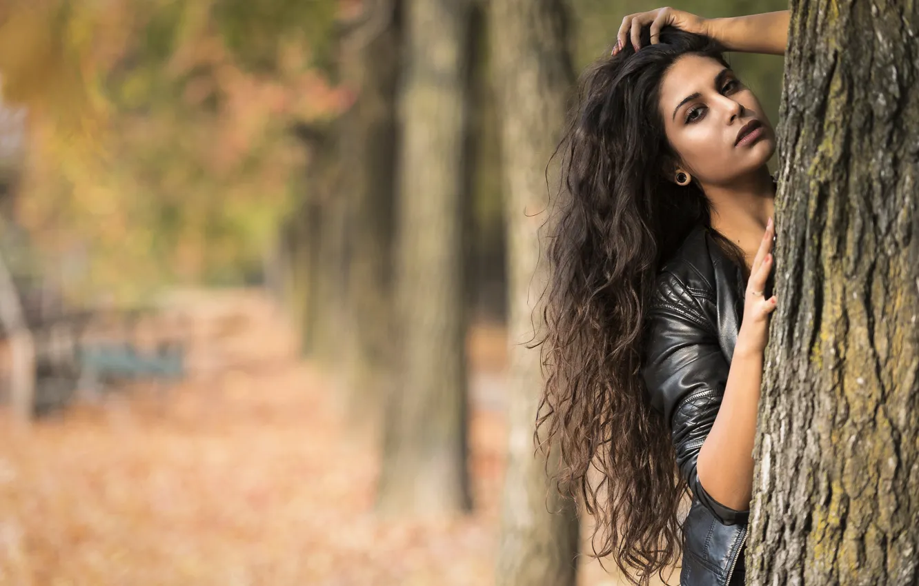 Photo wallpaper autumn, trees, face, model, hair, Joanna