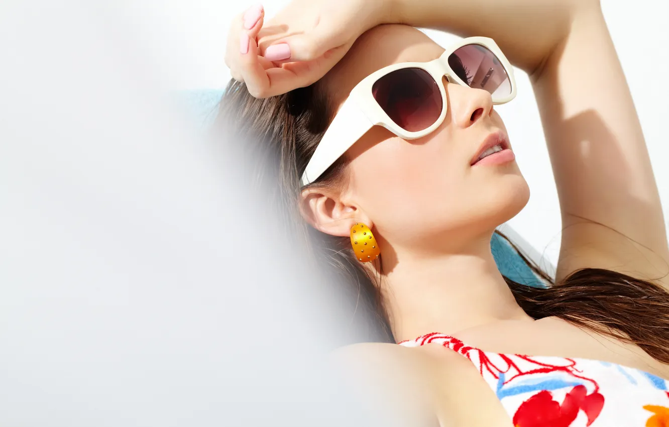 Photo wallpaper girl, brown hair, earring, sunglasses