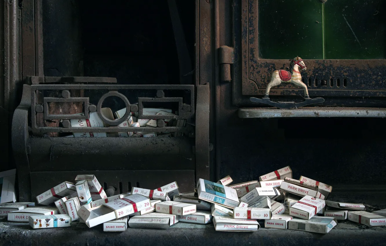 Photo wallpaper garbage, fireplace, stuff, horse, 1 0 : 2 0, cigarette packs