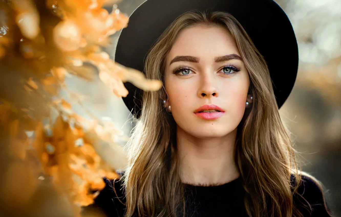 Photo wallpaper autumn, look, leaves, the sun, model, portrait, hat, makeup