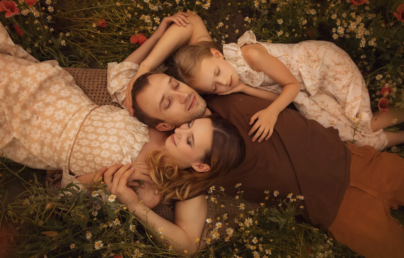 Photo wallpaper grass, children, woman, family, father, hugs, girl, male