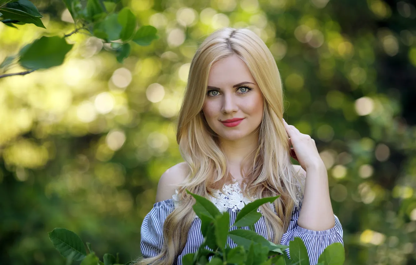 Photo wallpaper look, branches, glare, model, portrait, makeup, hairstyle, blonde