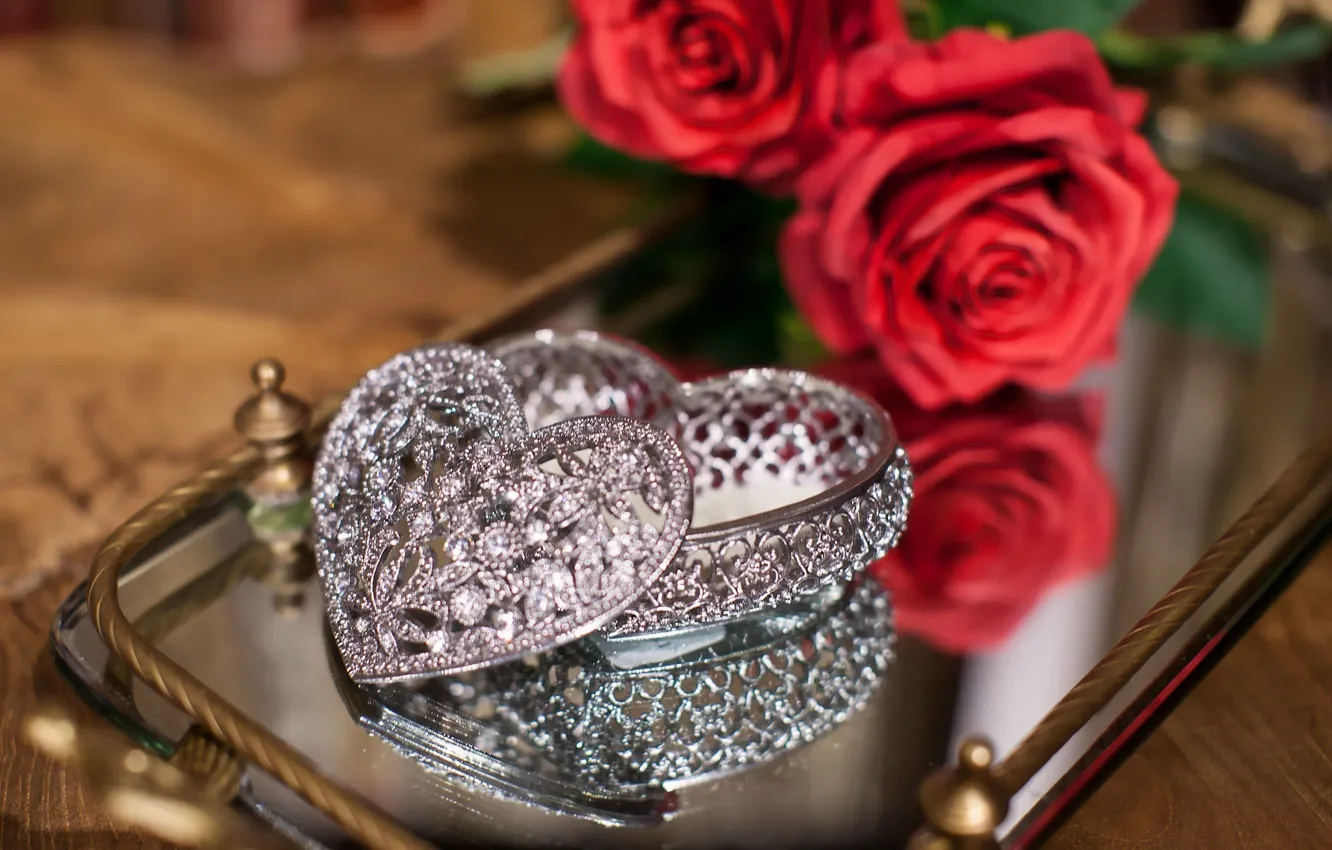 Photo wallpaper reflection, roses, hearts, box, tray