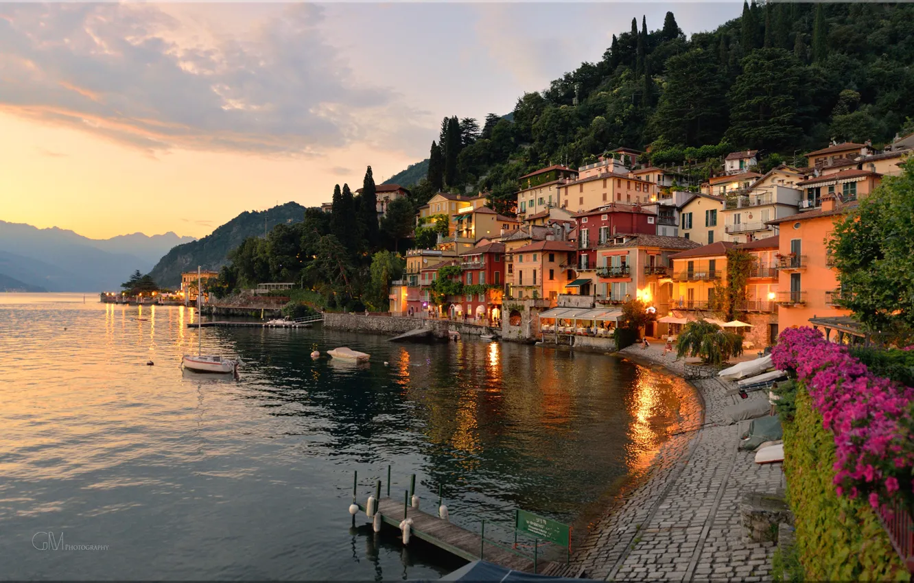Photo wallpaper the sky, mountains, the city, lights, lake, home, the evening, Italy