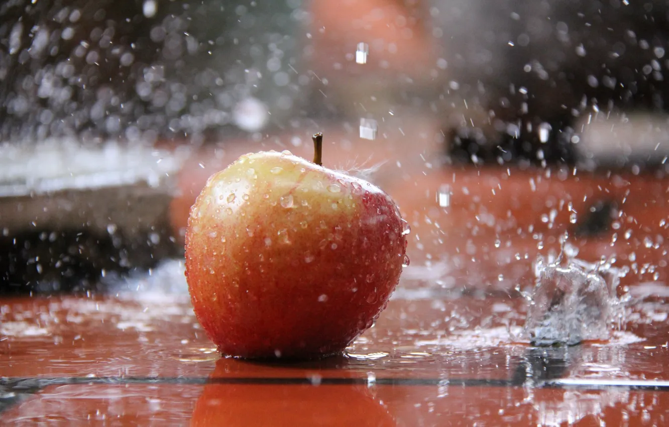 Photo wallpaper water, squirt, apples