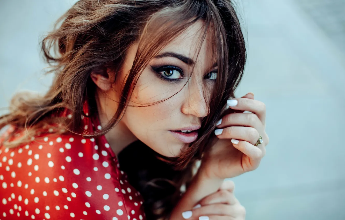 Photo wallpaper eyes, look, girl, face, background, model, hair, hands