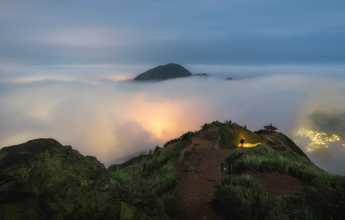 Photo wallpaper mountains, fog, people, height