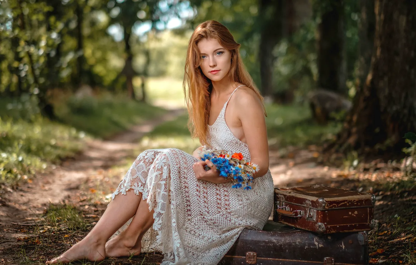 Photo wallpaper the beauty, a bunch, suitcases, the red-haired girl