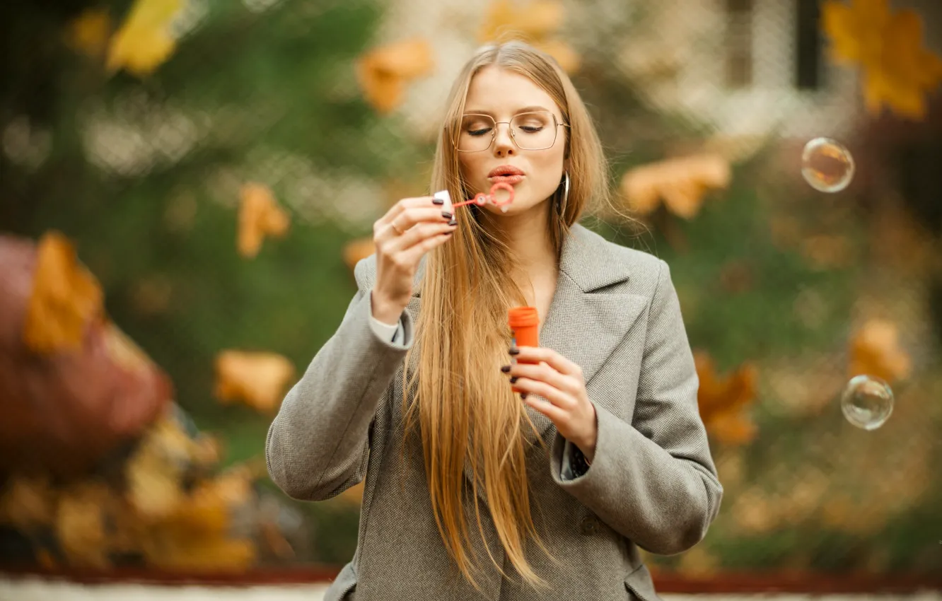 Photo wallpaper autumn, girl, nature, pose, mood, foliage, hands, glasses