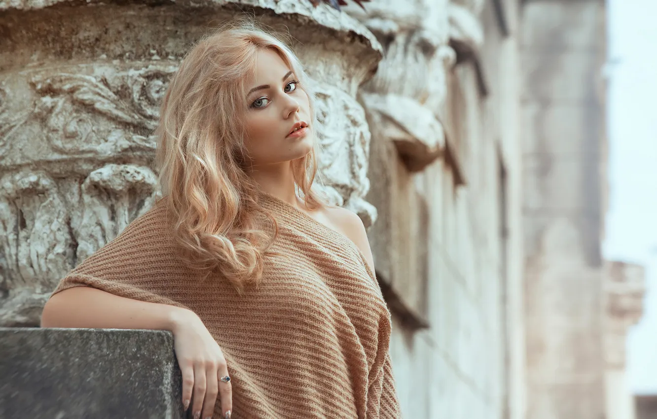 Photo wallpaper the city, portrait, sponge, sweater, Natalia Panina