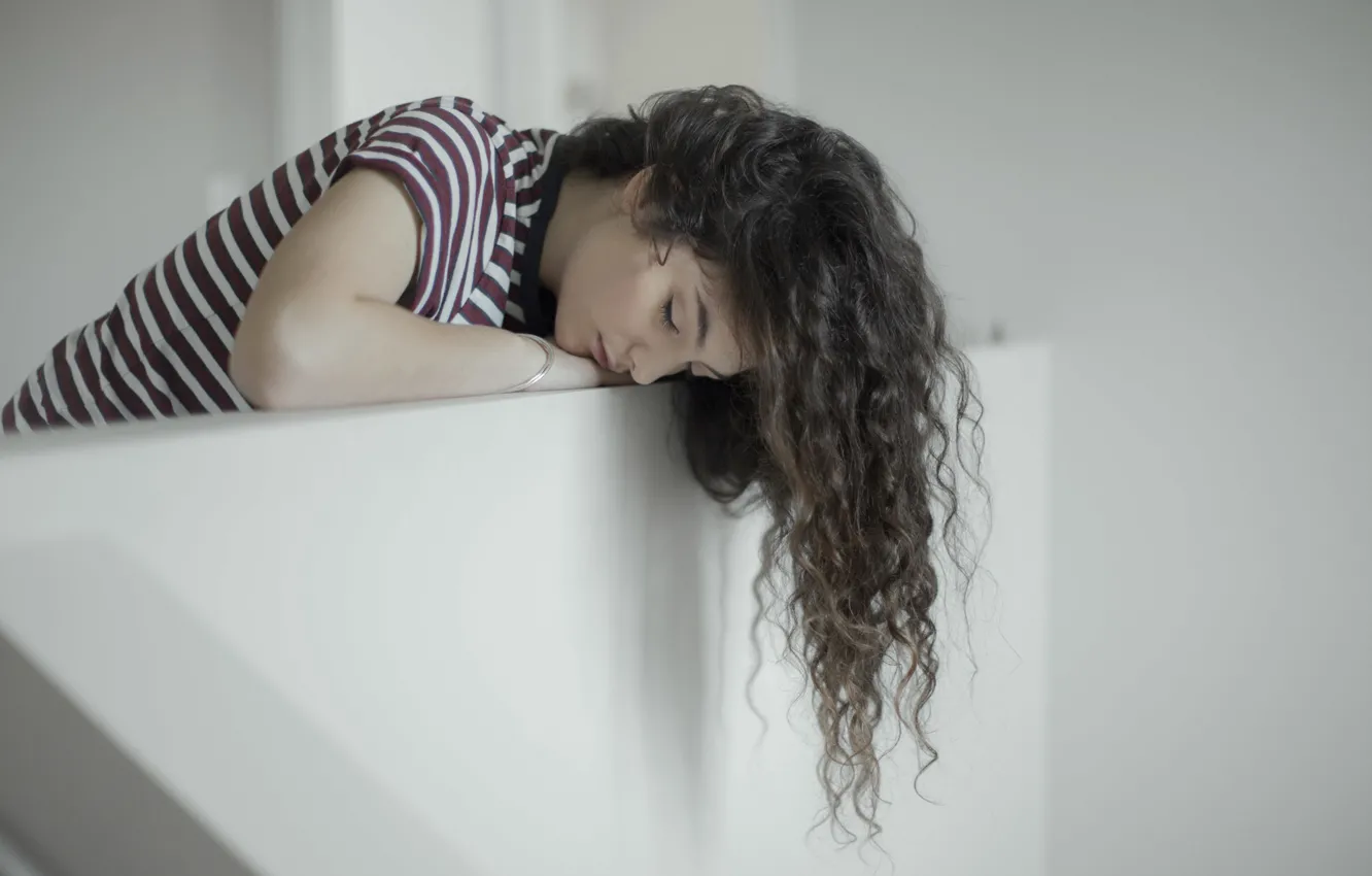 Photo wallpaper girl, singer, curls, Lorde