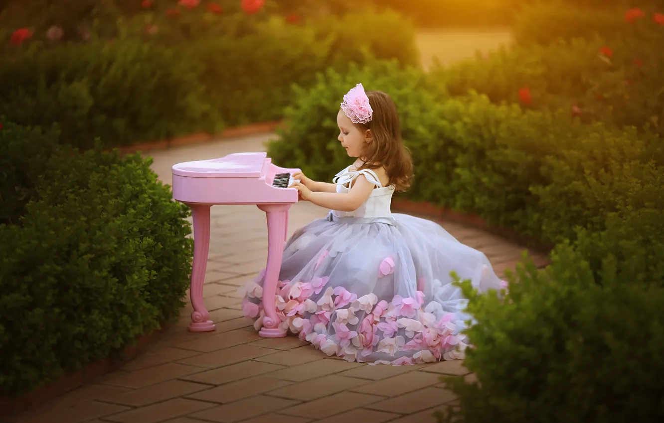 Photo wallpaper nature, dress, track, girl, piano, baby, child, pianist