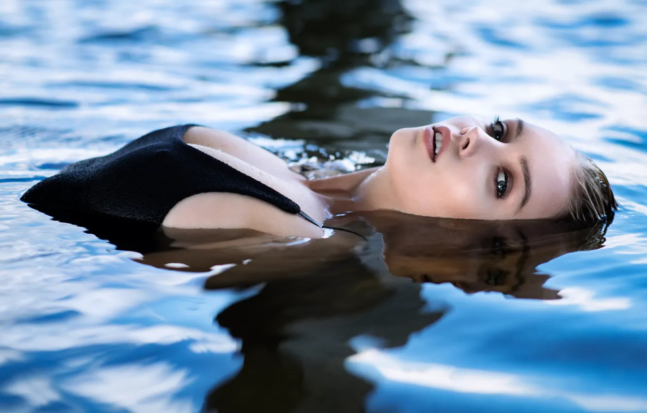 Photo wallpaper chest, look, water, girl, face