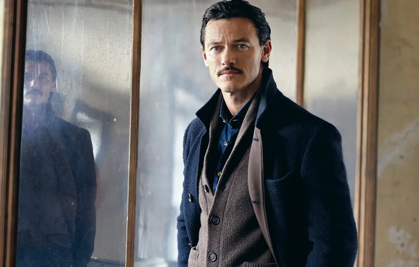 Photo wallpaper photoshoot, Luke Evans, Luke Evans, August 2014, Telegraph Men's Style