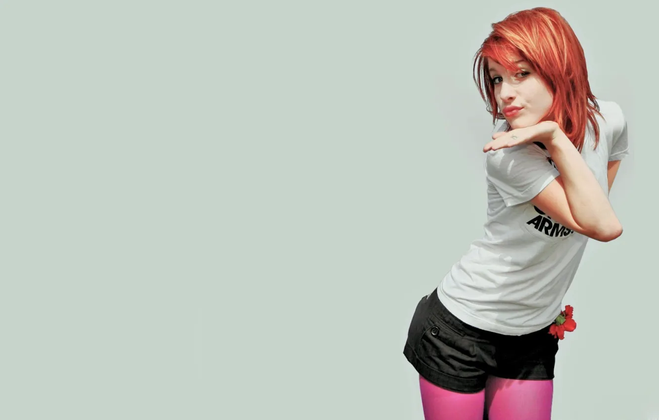 Photo wallpaper shorts, singer, red, Hayley Williams