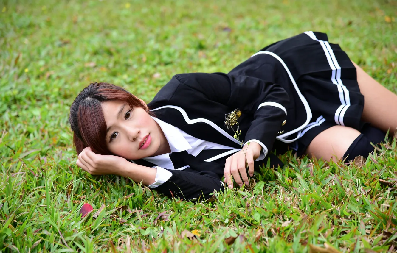 Photo wallpaper grass, look, face, lies, Asian
