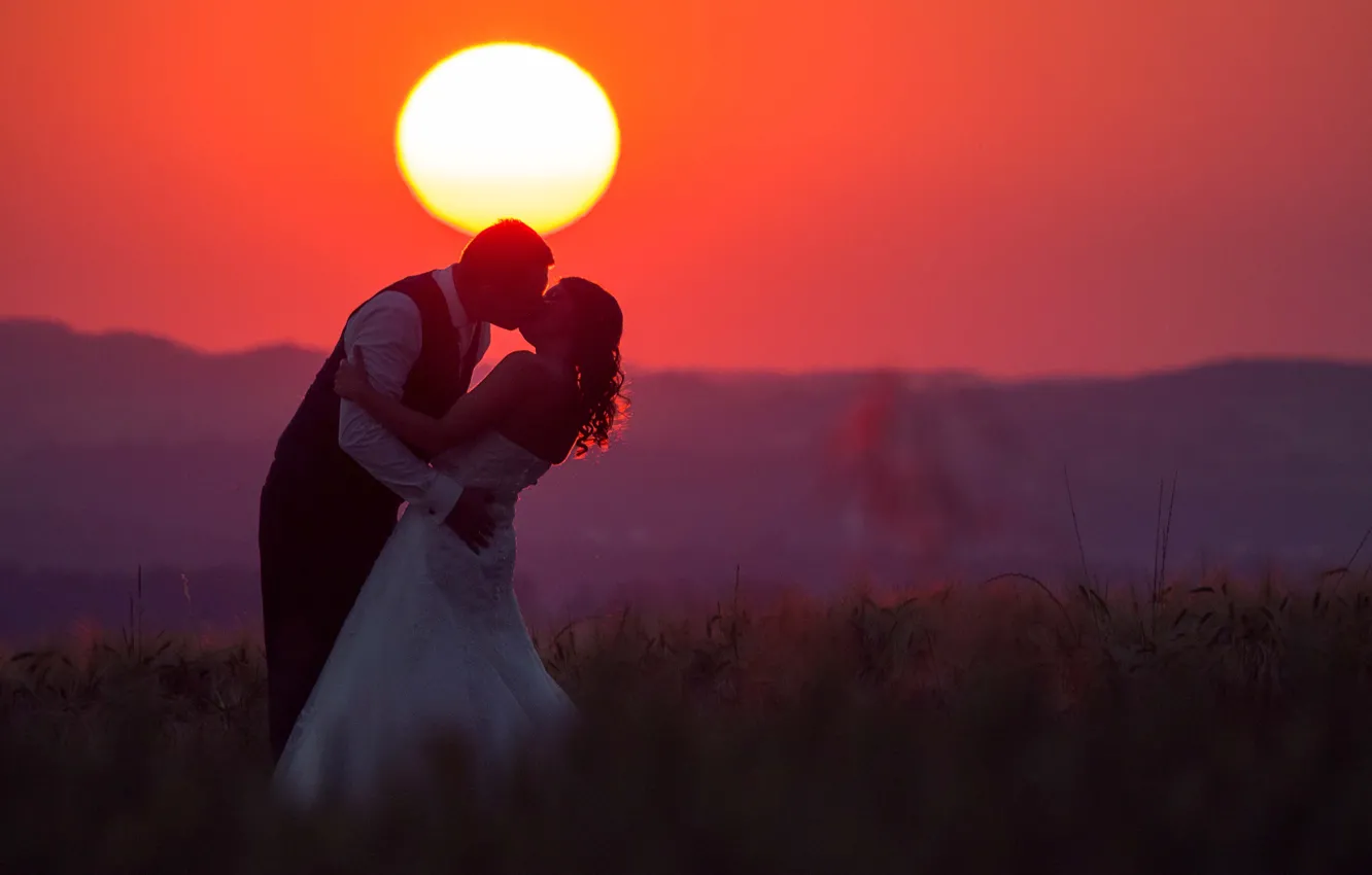 Photo wallpaper love, fireball, twilight, sunset, kiss, hill, couple, dusk, wedding, bride, silhouette, red sky, groom