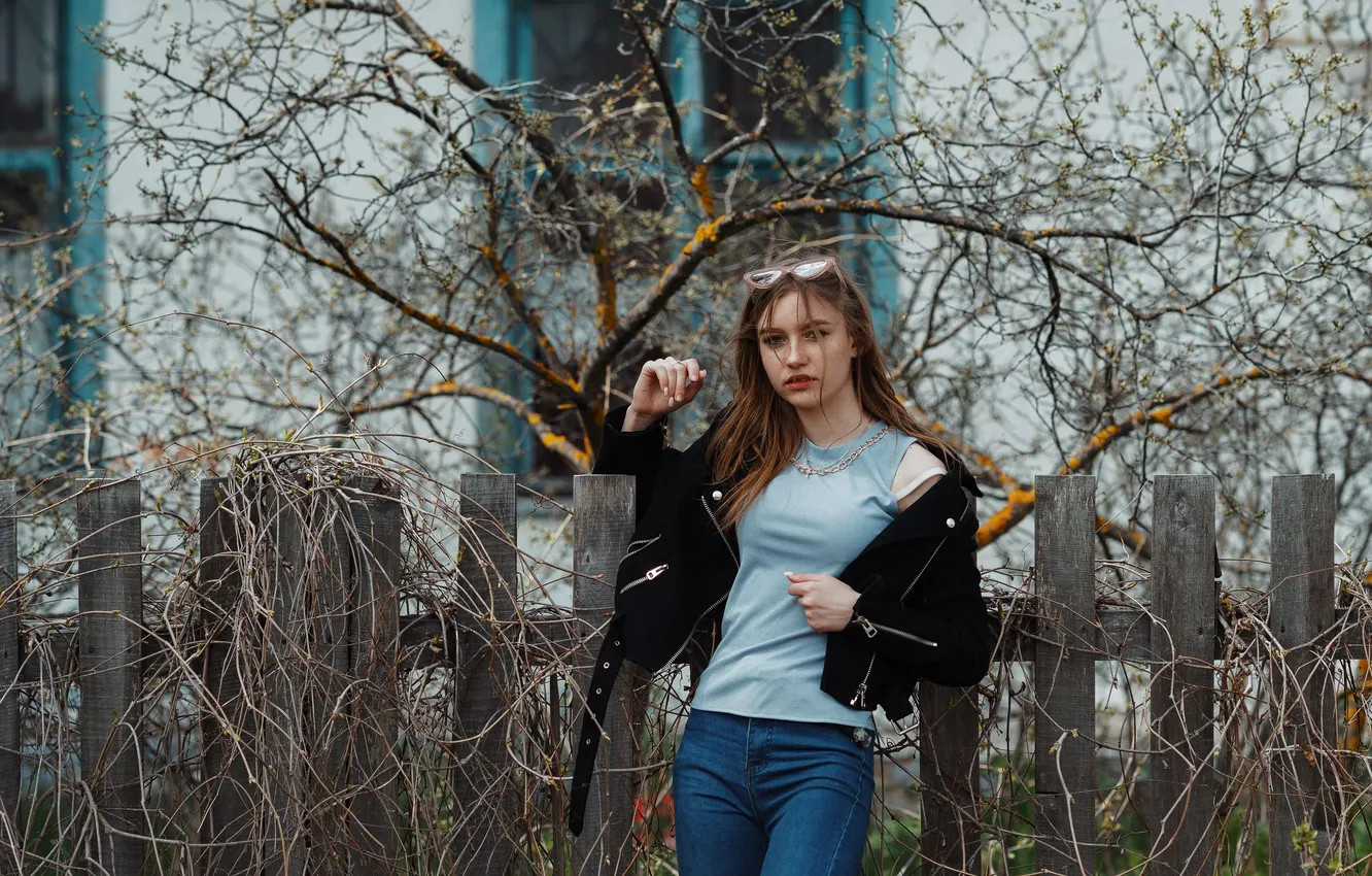 Photo wallpaper trees, the fence, Dasha, Vadim Mironov