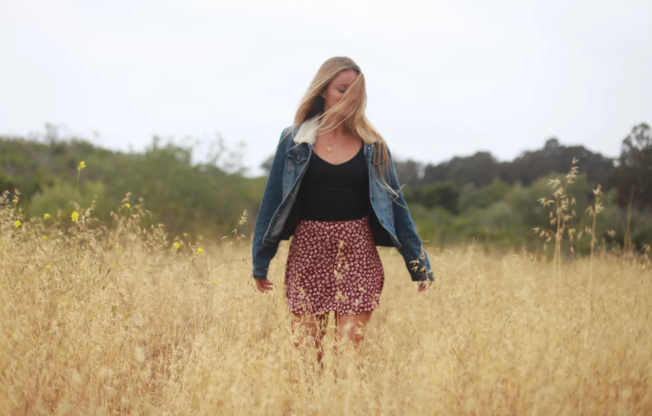 Photo wallpaper field, summer, girl, face, hair, skirt