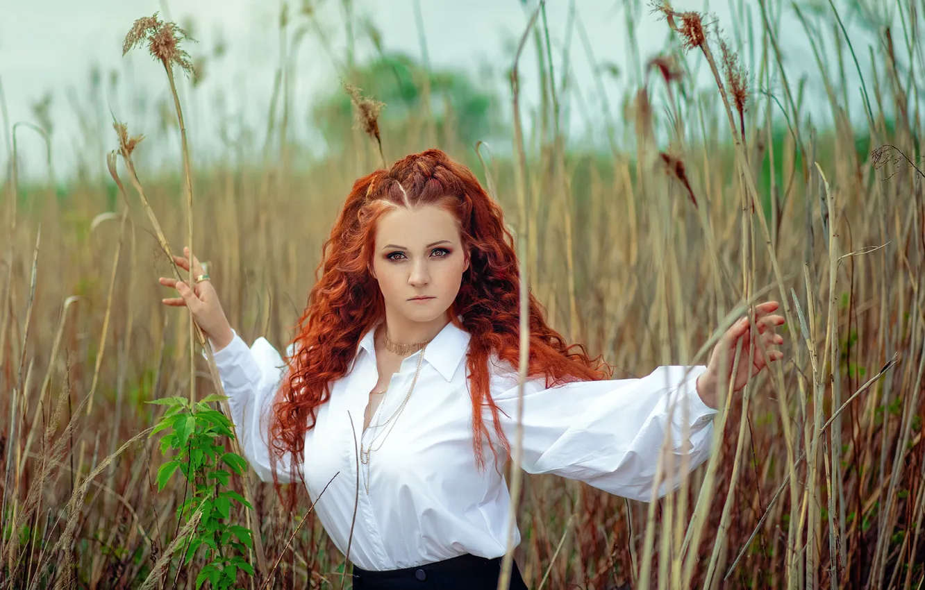 Photo wallpaper field, grass, look, model, skirt, portrait, makeup, hairstyle