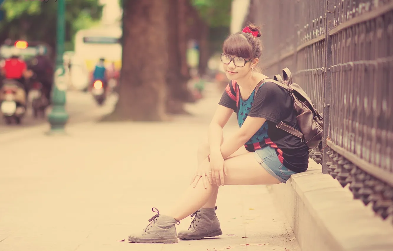 Photo wallpaper girl, shorts, brunette, glasses
