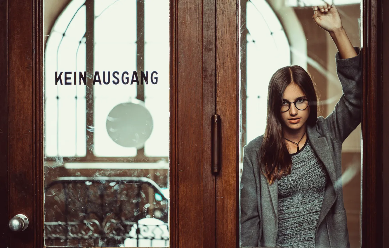 Photo wallpaper glass, girl, hands, the door, glasses, Anna-Lena Uhlenhaut, Andreas-Joachim Lins
