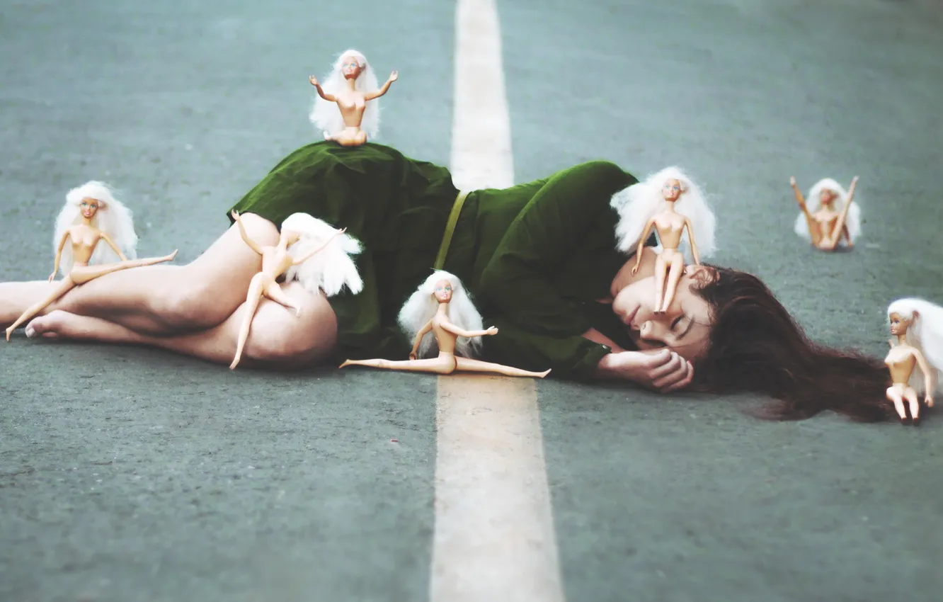 Photo wallpaper road, girl, doll