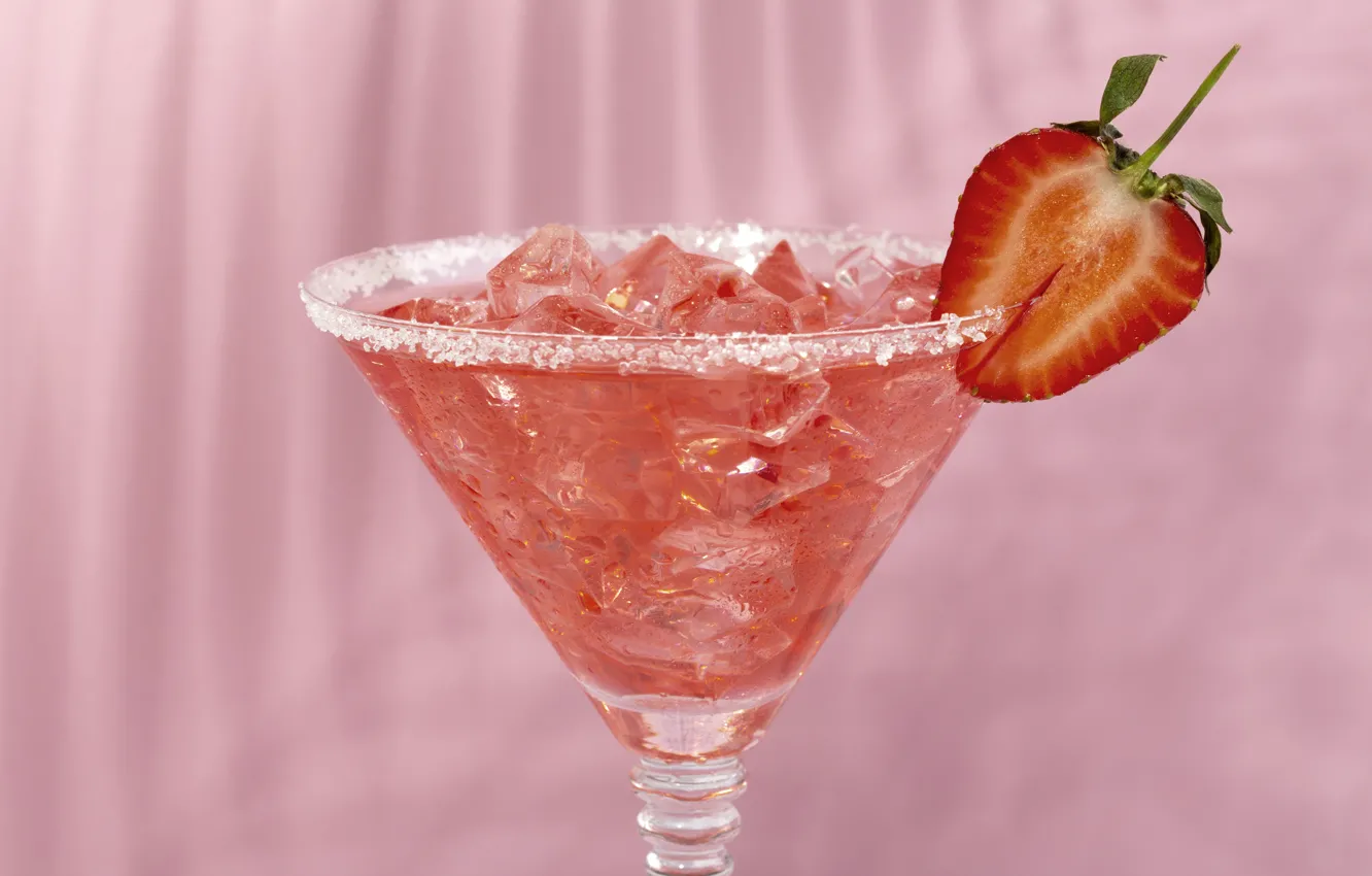 Photo wallpaper glass, strawberry, cocktail