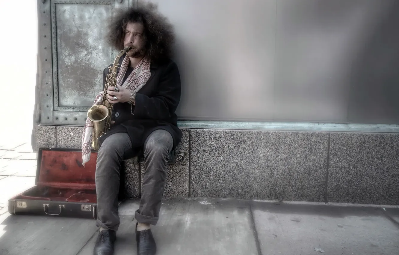 Photo wallpaper music, street, musician, saxophone