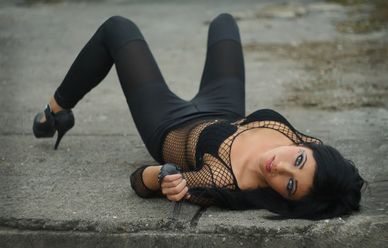 Photo wallpaper brunette, lying, glance, relaxing, spandex