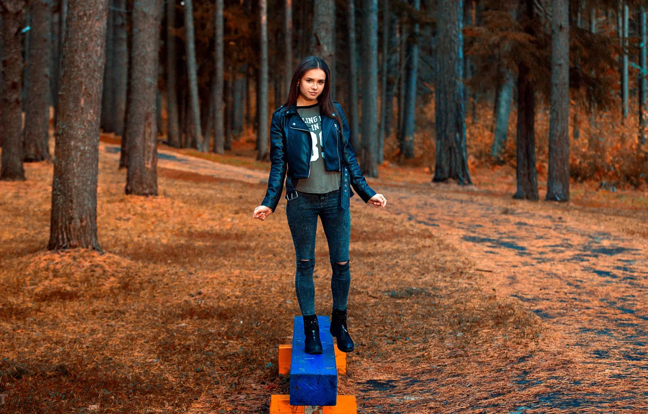 Photo wallpaper trees, pose, Girl, jeans, t-shirt, Aleksandr Suhar, Ksenia Sirotkina