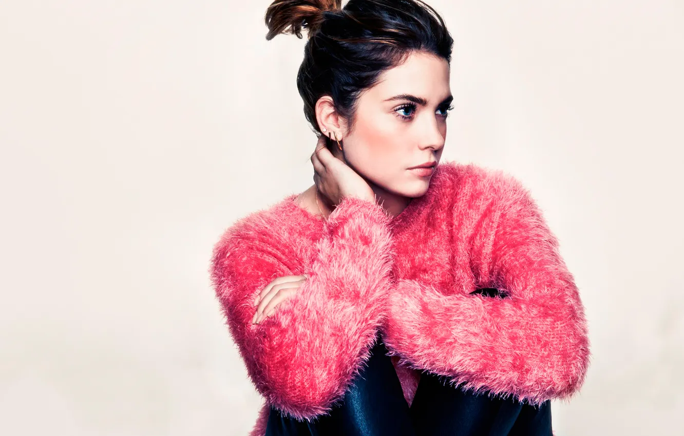Photo wallpaper photoshoot, Ashley Benson, Byrdie