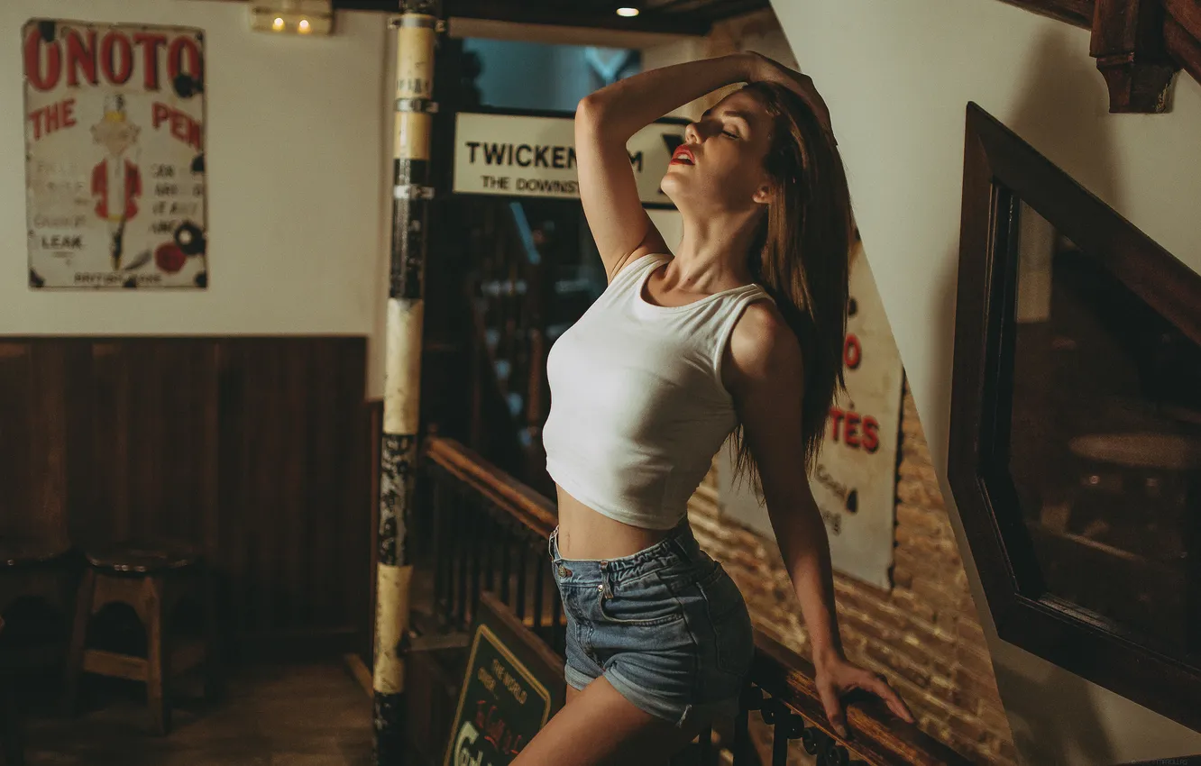 Photo wallpaper girl, pose, shorts, Mike