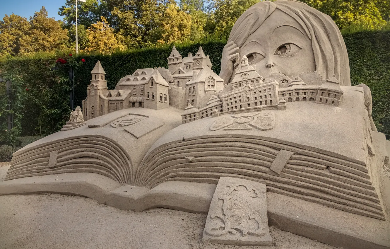 Photo wallpaper face, book, a sand sculpture
