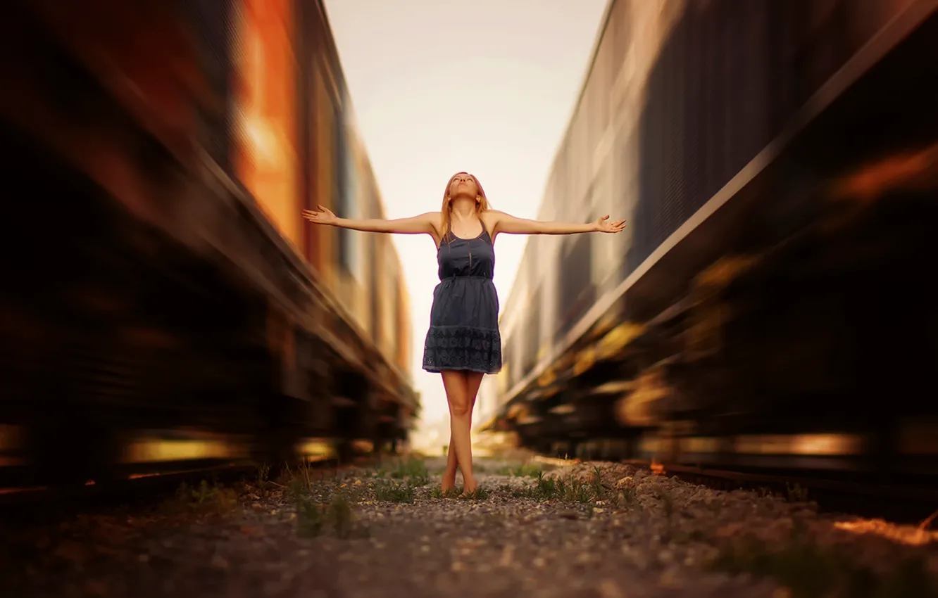 Photo wallpaper girl, train, speed, mound