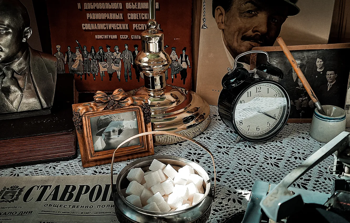 Photo wallpaper alarm clock, newspaper, USSR, Lenin, Antiques, eras, statuettes