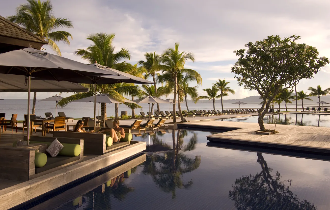 Photo wallpaper girl, palm trees, the ocean, stay, pool, guy