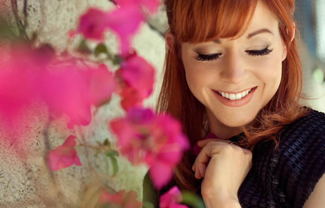 Photo wallpaper flowers, smile, beauty, Lindsey Stirling, Lindsey Stirling