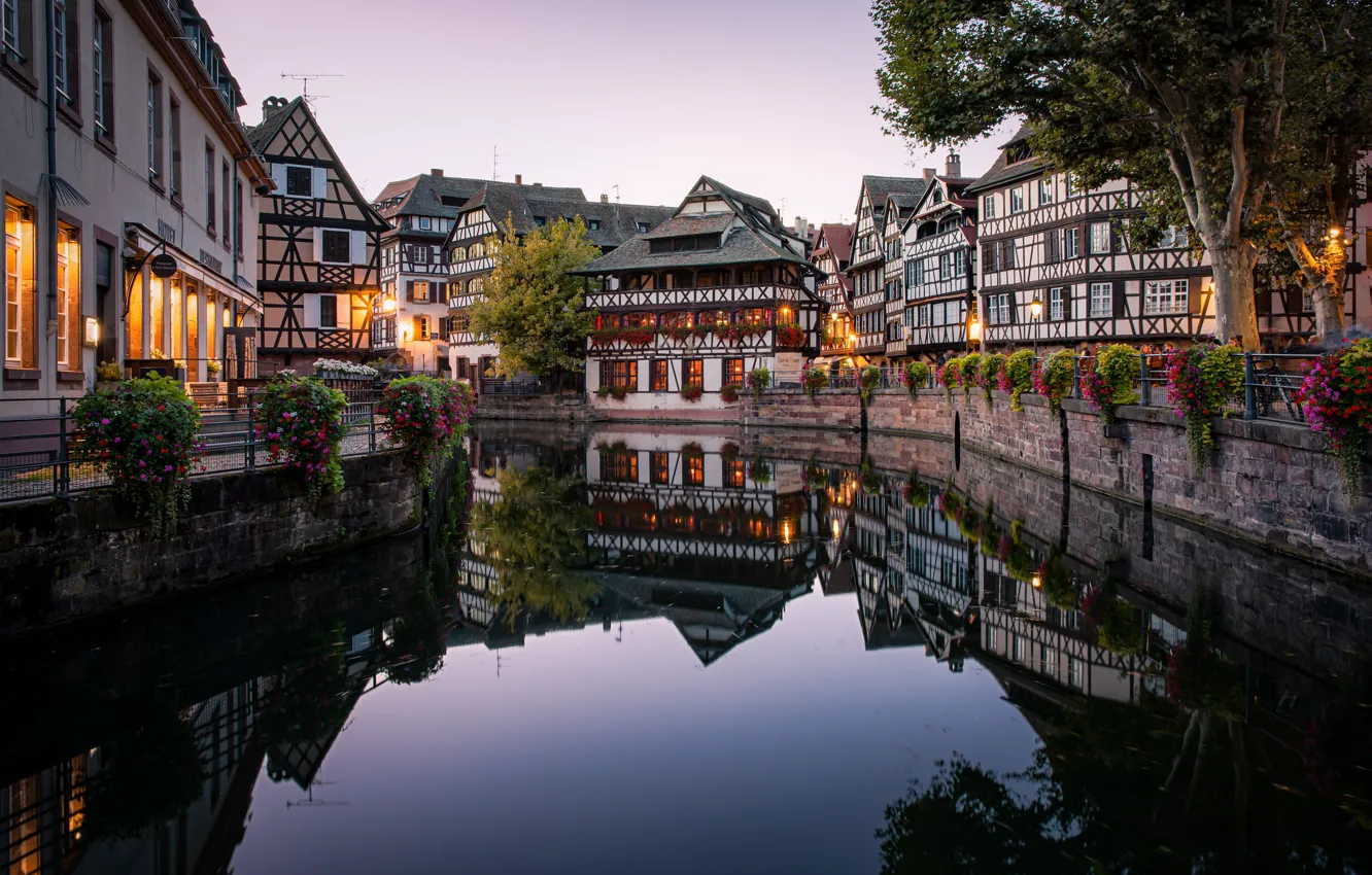 Photo wallpaper flowers, reflection, France, building, home, channel, promenade, Strasbourg