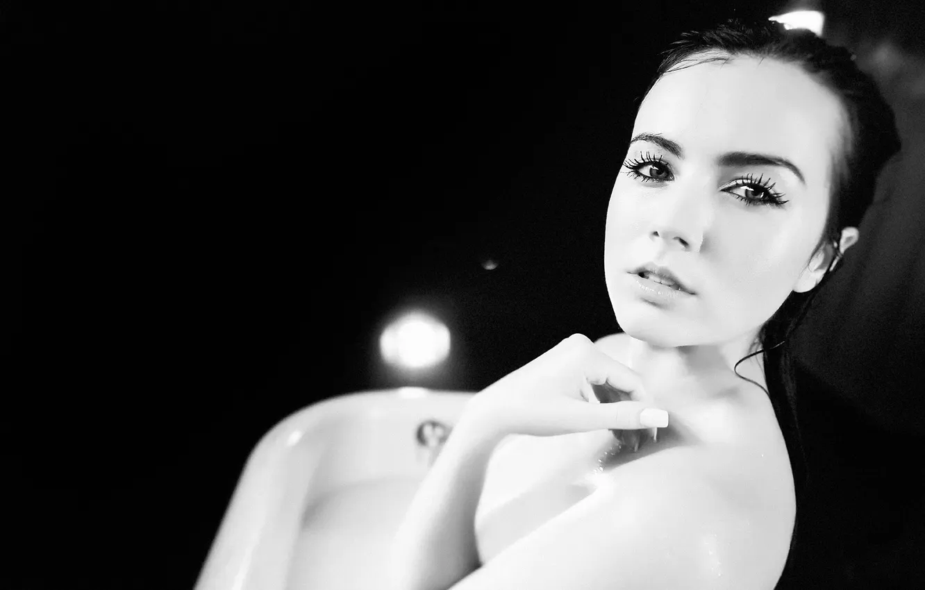 Photo wallpaper actress, bath, TJ Scott, Sarah Witters, Sarah Withers