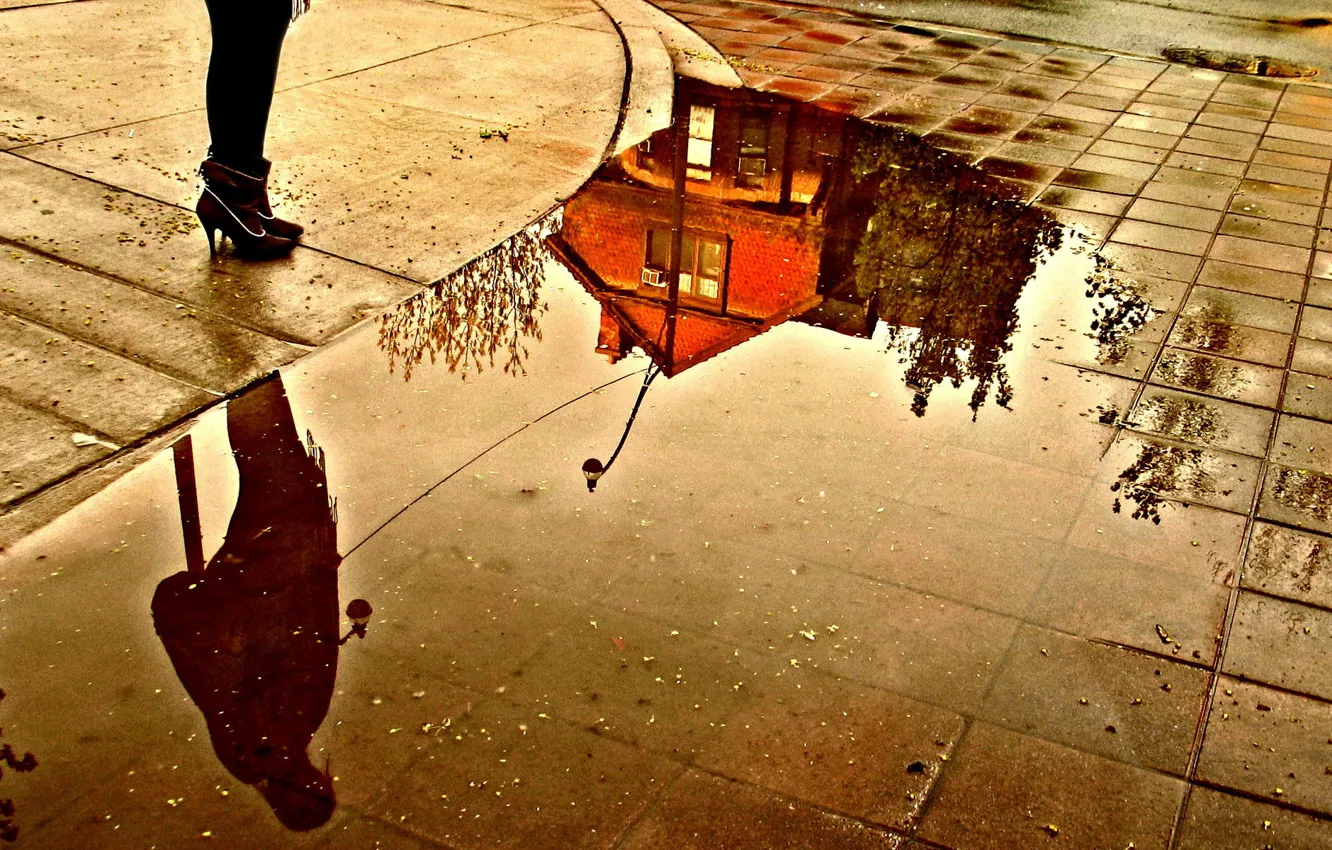 Photo wallpaper house, reflection, feet, puddle, Street