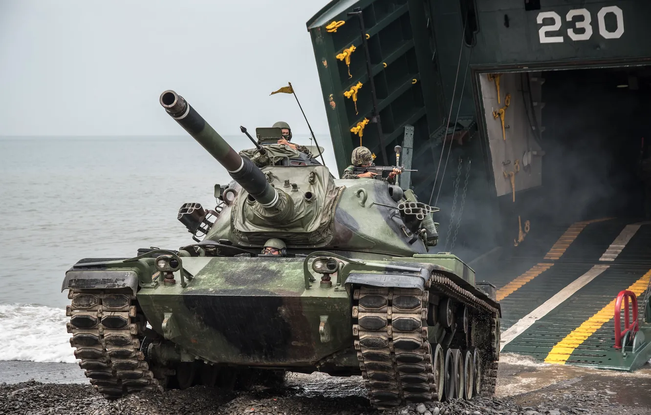 Photo wallpaper shore, tank, landing
