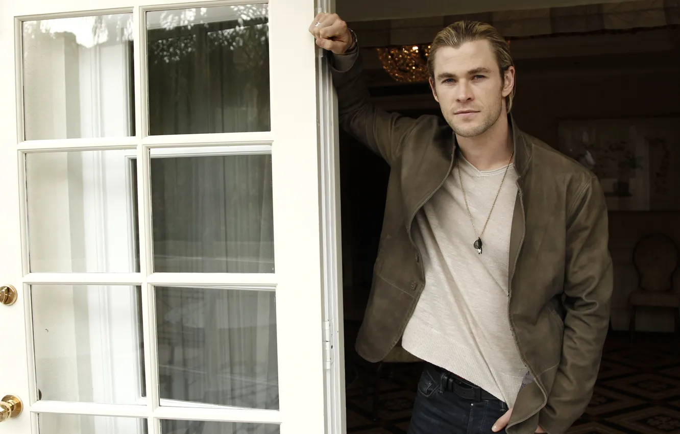 Photo wallpaper door, actor, male, actor, Chris Hemsworth, Chris Hemsworth