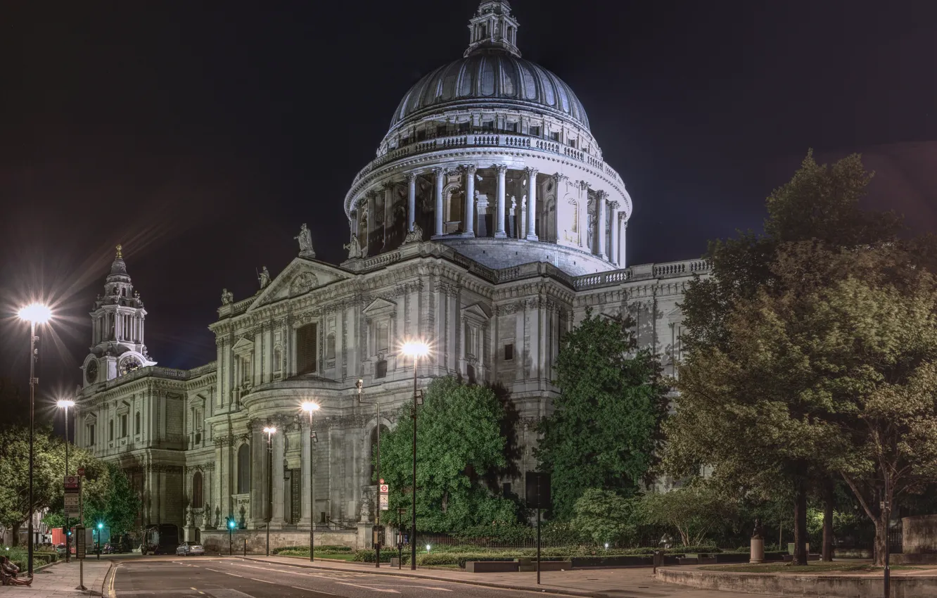 Photo wallpaper London, UK, Tranquil St. Pauls Cathedral
