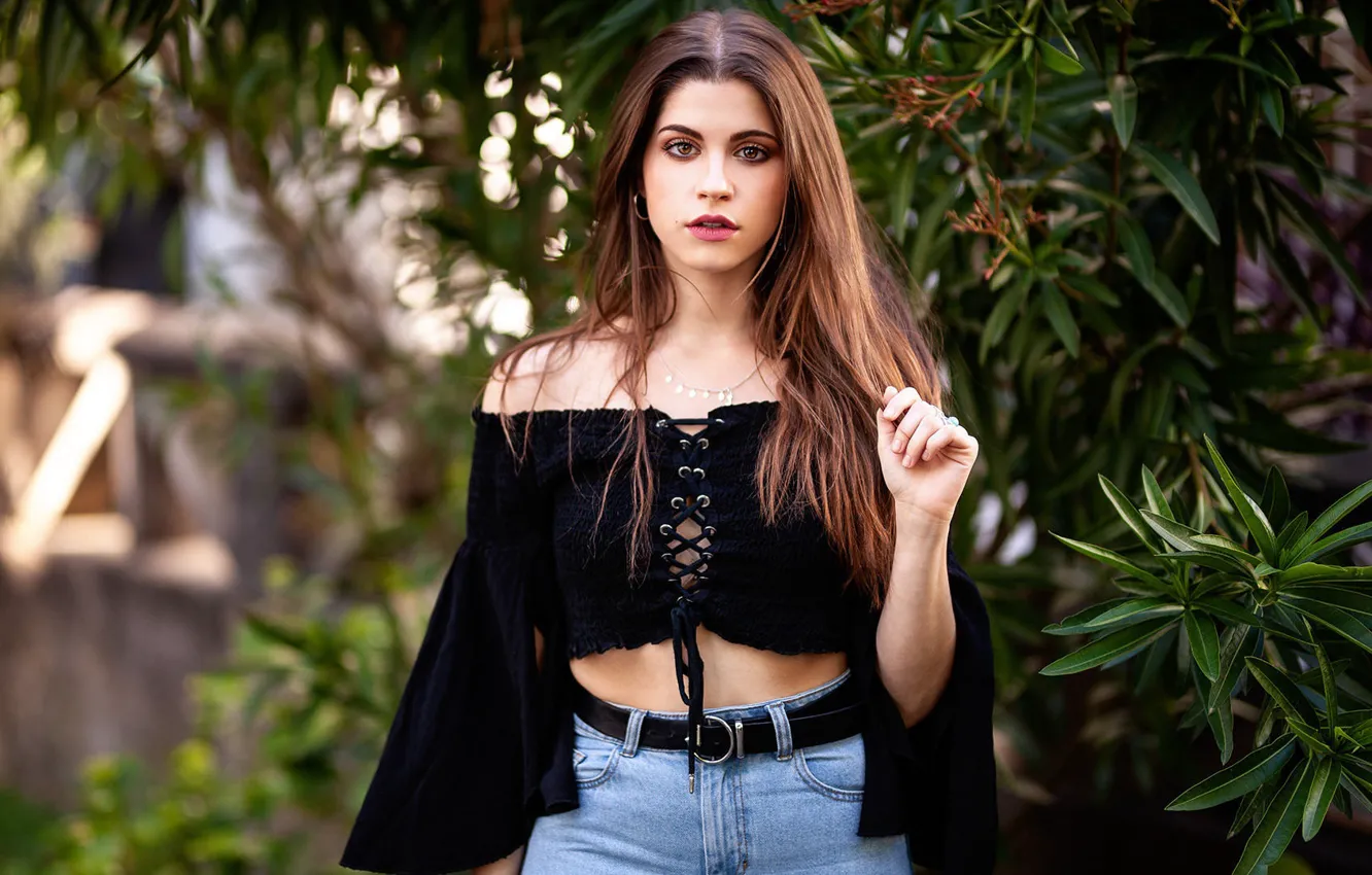 Photo wallpaper look, leaves, trees, pose, model, portrait, jeans, makeup