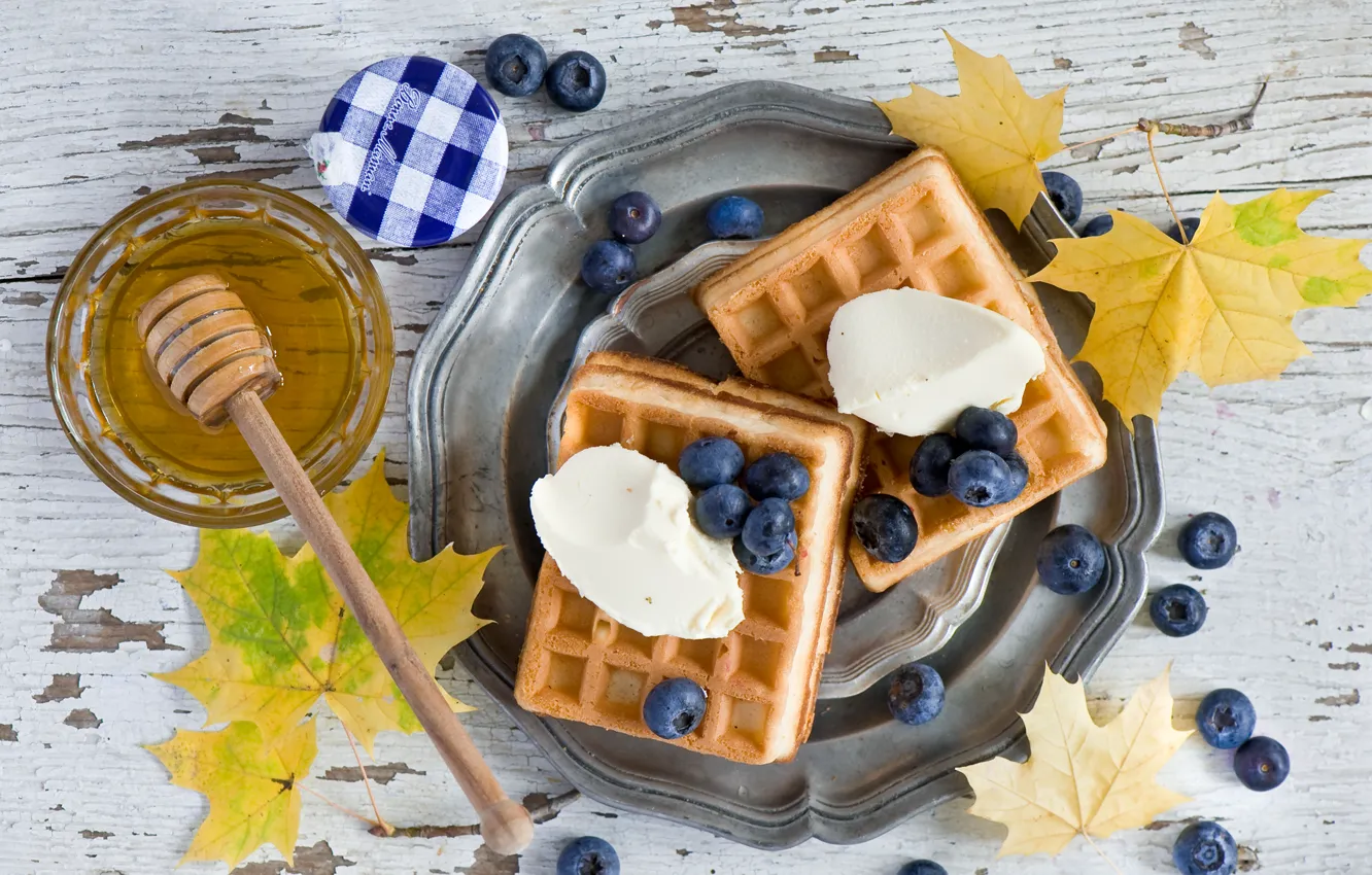 Photo wallpaper autumn, leaves, berries, Breakfast, blueberries, honey, ice cream, waffles